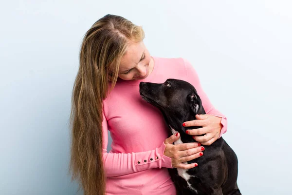Pretty Blonde Young Adult Woman Enjoying Her Dog — Photo