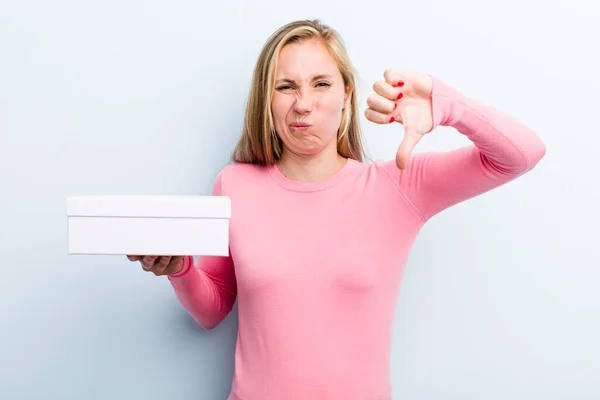 Pretty Blonde Young Adult Woman Take Away Pizza Box — Stockfoto