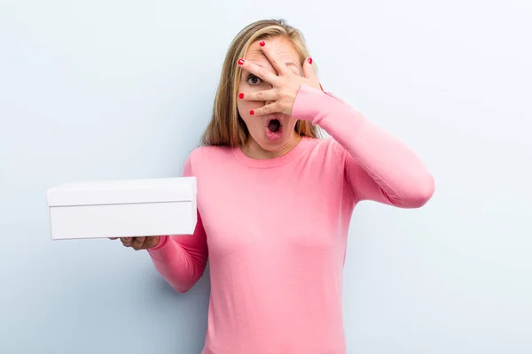 Pretty Blonde Young Adult Woman Take Away Pizza Box — Stockfoto