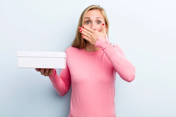 Pretty Blonde Young Adult Woman Take Away Pizza Box — Zdjęcie stockowe