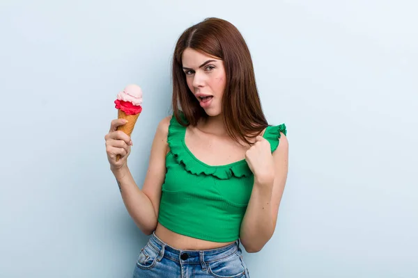 Young Adult Pretty Woman Summer Ice Cream Concept — Stockfoto