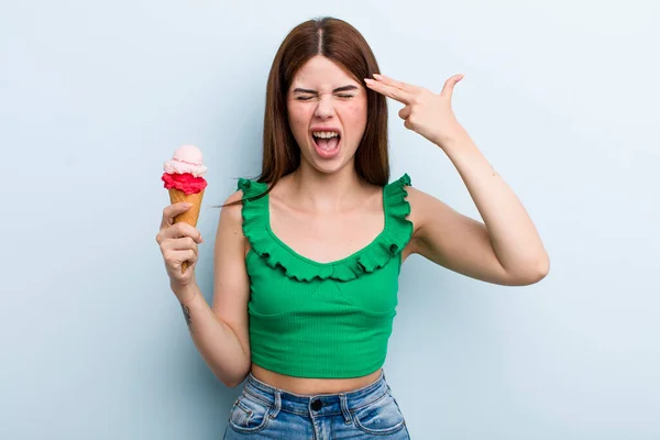 Young Adult Pretty Woman Summer Ice Cream Concept — ストック写真