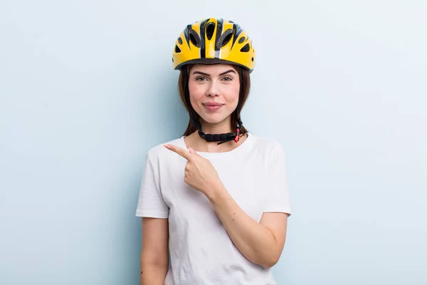 Young Adult Pretty Woman Bike Concept — Stockfoto