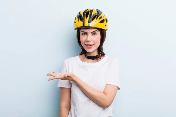 Young Adult Pretty Woman Bike Concept — Stockfoto