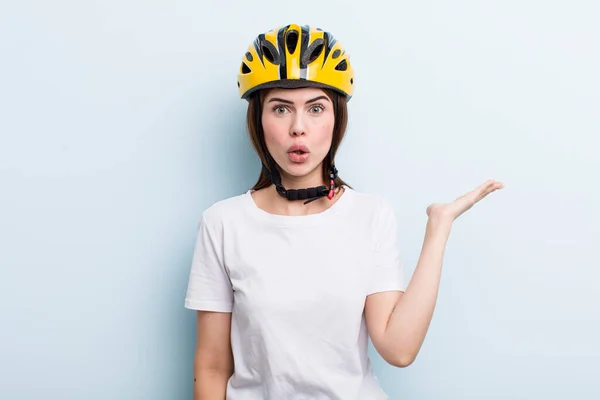 Young Adult Pretty Woman Bike Concept — Stockfoto