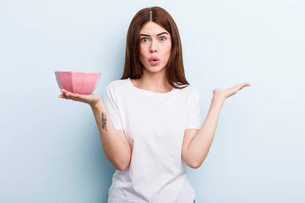 Young Adult Pretty Woman Holding Empty Bowl — Stok fotoğraf