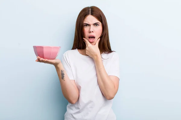 Young Adult Pretty Woman Holding Empty Bowl — Stockfoto