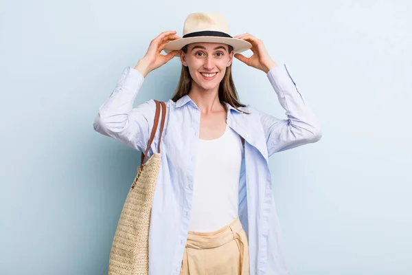 Jong Volwassen Mooi Vrouw Haar Zomervakantie — Stockfoto