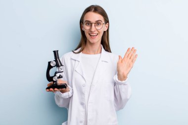 Genç, yetişkin, güzel kadın. Bilim adamı öğrenci konsepti