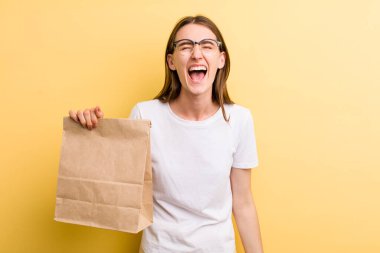 Genç, yetişkin, güzel kadın. teslimat paket servis kavramı