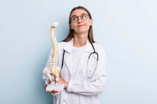 Young Adult Pretty Woman Spine Specialist Concept — Stockfoto