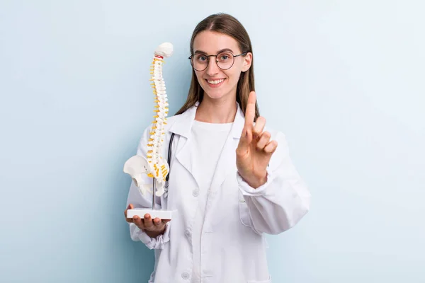 Young Adult Pretty Woman Spine Specialist Concept — Stockfoto