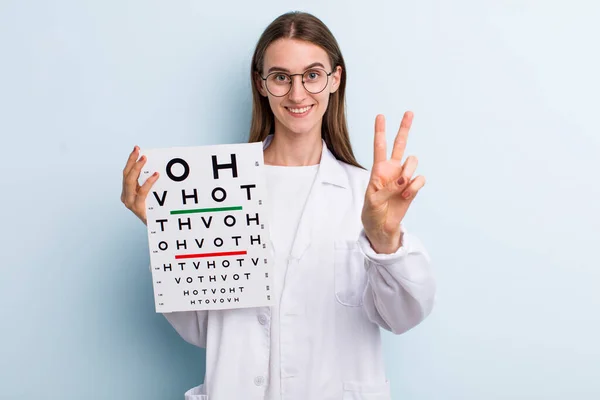Jonge Volwassen Mooie Vrouw Optische Zichtbaarheidstest — Stockfoto
