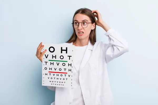 Jonge Volwassen Mooie Vrouw Optische Zichtbaarheidstest — Stockfoto