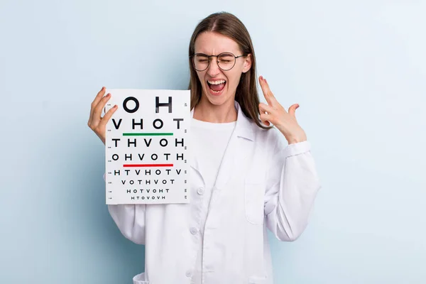 Młoda Piękna Kobieta Koncepcja Optycznego Badania Wzroku — Zdjęcie stockowe