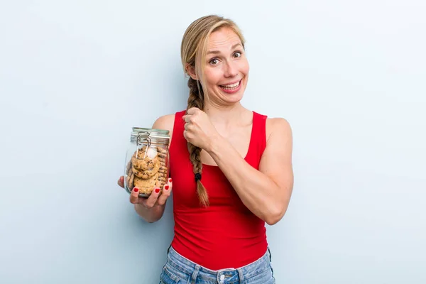 Young Adult Blonde Woman Home Made Cookies Bottle — Stockfoto