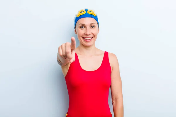 Giovane Donna Bionda Adulta Nuotatore Concetto Estivo — Foto Stock