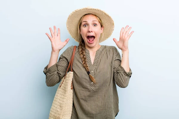 Giovane Donna Bionda Adulta Vacanze Concetto Estivo — Foto Stock