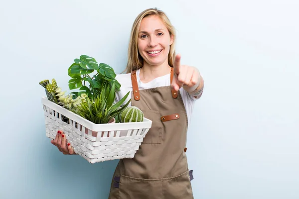 Young Adult Blonde Woman Gardering Plants — Zdjęcie stockowe