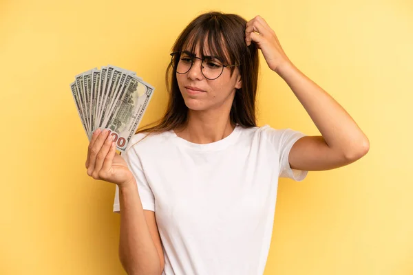 Hispanic Woman Smiling Happily Daydreaming Doubting Dollar Banknotes Concept — Foto Stock