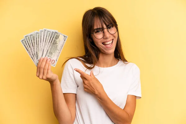 Hispanic Woman Looking Excited Surprised Pointing Side Dollar Banknotes Concept — Foto Stock