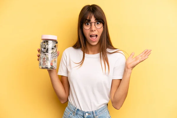 Hispanic Woman Feeling Happy Astonished Something Unbelievable Savings Concept — Foto Stock