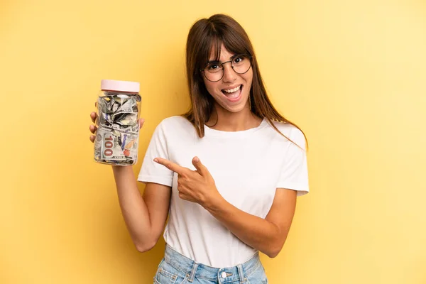 Hispanic Woman Looking Excited Surprised Pointing Side Savings Concept — Stockfoto