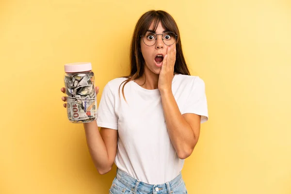 Hispanic Woman Feeling Shocked Scared Savings Concept — Stockfoto