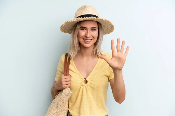Blonde Woman Smiling Looking Friendly Showing Number Five Summer Concept — Fotografia de Stock