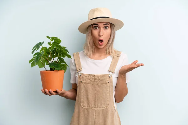 Blonde Woman Looking Surprised Shocked Jaw Dropped Holding Object Gardering — Fotografia de Stock