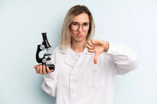 Blonde Woman Feeling Cross Showing Thumbs Scientist Student Concept — Stockfoto