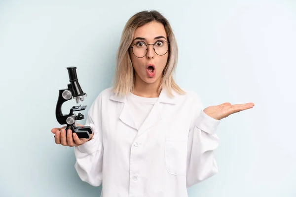 Blonde Woman Looking Surprised Shocked Jaw Dropped Holding Object Scientist — Stockfoto
