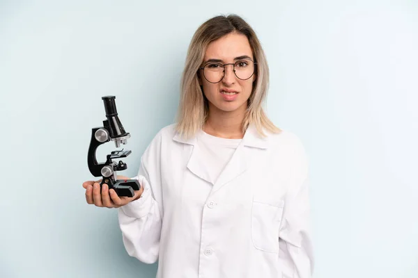 Blonde Woman Feeling Puzzled Confused Scientist Student Concept — Foto Stock