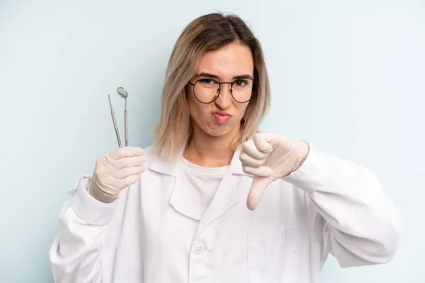 Blonde Woman Feeling Cross Showing Thumbs Dentist Concept — Fotografia de Stock