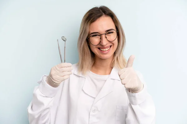Blonde Woman Feeling Proud Smiling Positively Thumbs Dentist Concept — Stockfoto