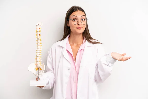 Pretty Woman Feeling Puzzled Confused Doubting Spine Specialist Concept — Stok fotoğraf