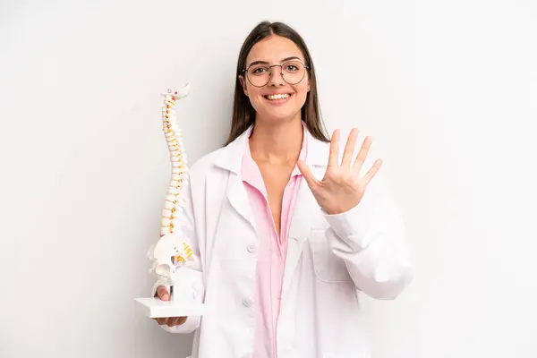 Pretty Woman Smiling Looking Friendly Showing Number Five Spine Specialist — Stockfoto