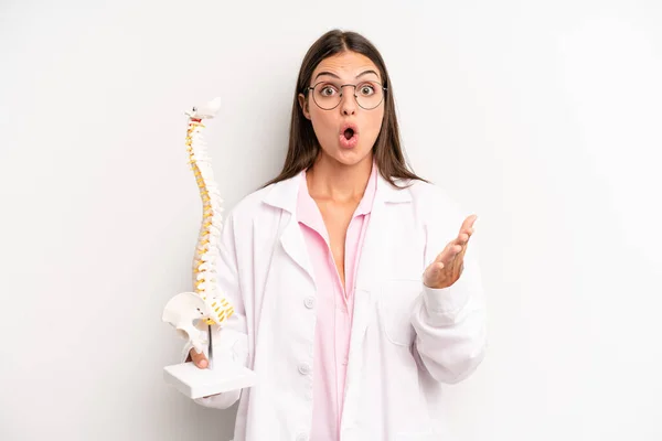 Pretty Woman Feeling Extremely Shocked Surprised Spine Specialist Concept — Stockfoto