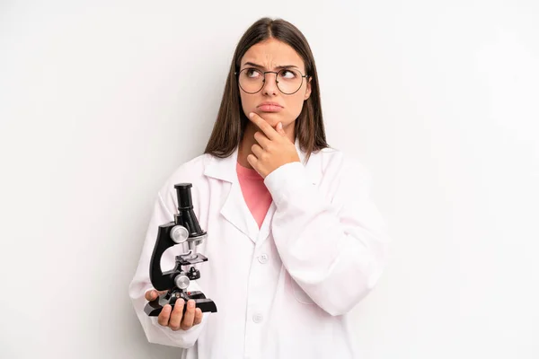 Mooie Vrouw Denken Zich Twijfelachtig Verward Voelen Student Wetenschappen — Stockfoto