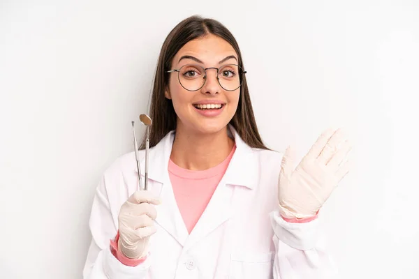 Pretty Woman Smiling Happily Waving Hand Welcoming Greeting You Dentist — ストック写真