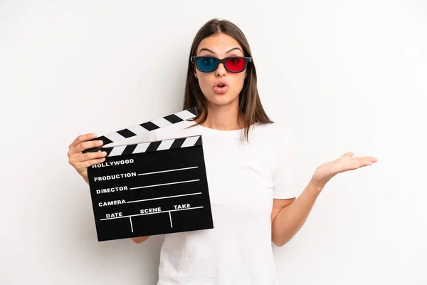 Pretty Woman Looking Surprised Shocked Jaw Dropped Holding Object Movie —  Fotos de Stock