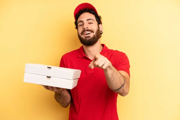 Joven Apuntando Cámara Eligiéndote Concepto Entrega Pizza — Foto de Stock