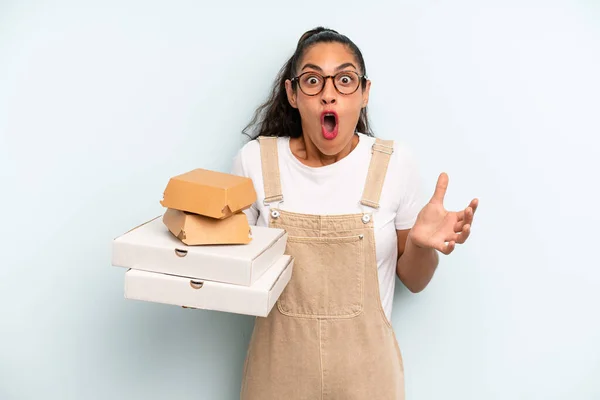 Hispanic Woman Amazed Shocked Astonished Unbelievable Surprise Fast Food Take — Stockfoto