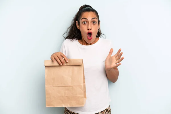 Hispanic Woman Feeling Extremely Shocked Surprised Take Away Concept — Fotografia de Stock
