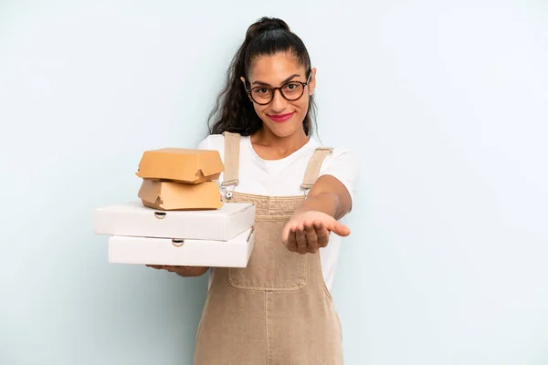 Hispanic Woman Smiling Happily Friendly Offering Showing Concept Fast Food — Stockfoto