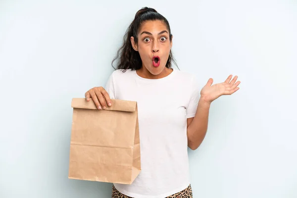 Hispanic Woman Looking Surprised Shocked Jaw Dropped Holding Object Take — Fotografia de Stock