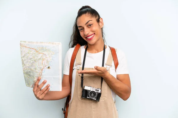 Hispanic Woman Smiling Cheerfully Feeling Happy Showing Concept Tourist Map — 스톡 사진