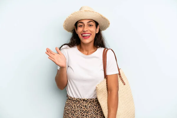Hispanic Woman Feeling Happy Surprised Realizing Solution Idea Summer Concept — Stok fotoğraf