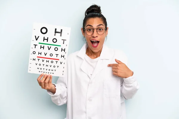 Hispanic Woman Feeling Happy Pointing Self Excited Optical Vision Test — Stockfoto