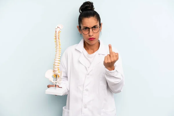Іспаномовна Жінка Відчуває Сердиту Роздратовану Бунтівну Агресивну Концепція Студента Медицини — стокове фото